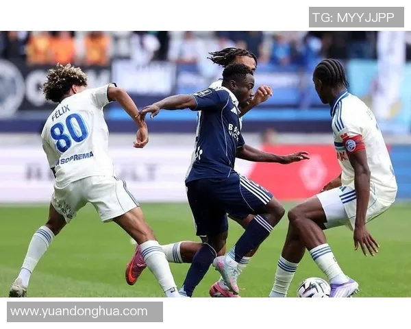 2016年巴黎圣日耳曼与里昂的精彩对决回顾与分析